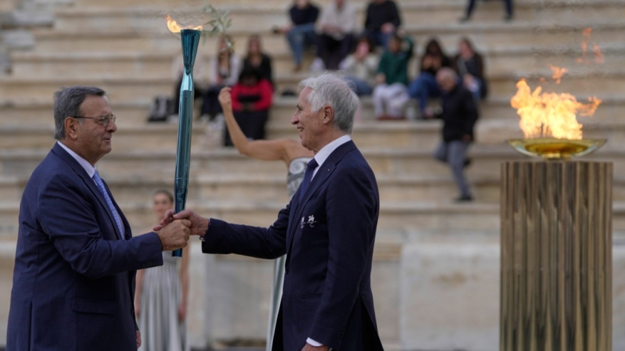 Олимпийският огън пое към Италия