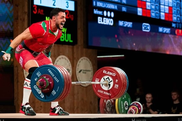 Карлос Насар и федерацията подписаха договора