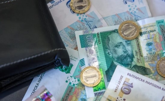 Изплащат пенсиите и коледните добавки утре