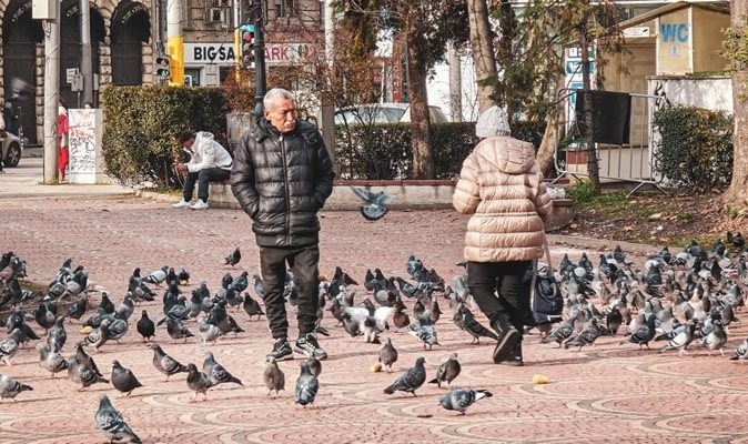 Меко, но влажно около Никулден, сняг в планините