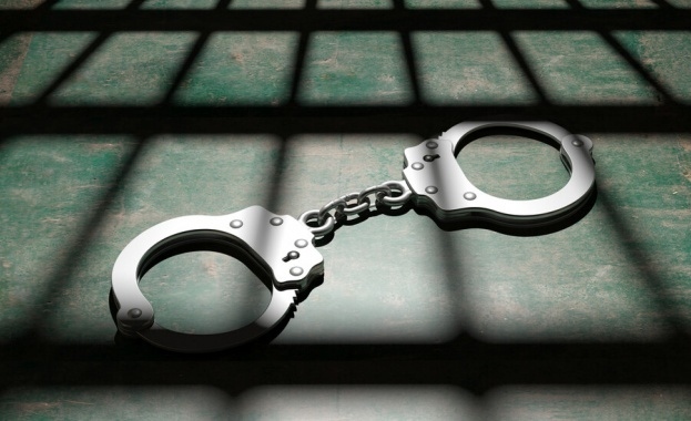 Задържаха мъж, разпространявал порнография в интернет