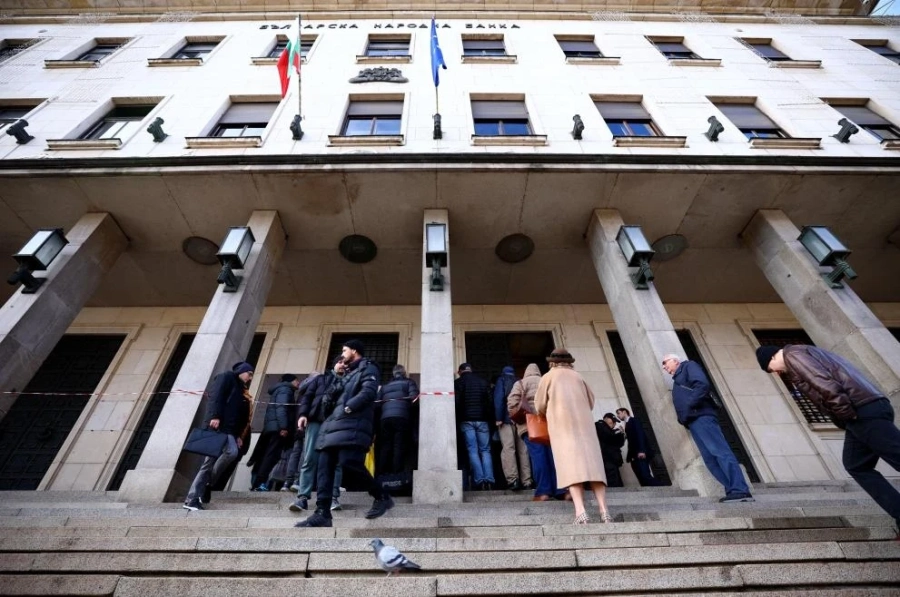Касите на БНБ ще работят извънредно на 13 и 20 декември заради еврото
