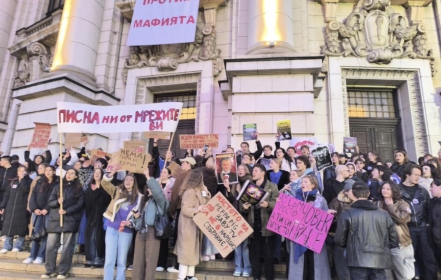 Шиши вън: Студентски шествия срещу Пеевски и Борисов 
