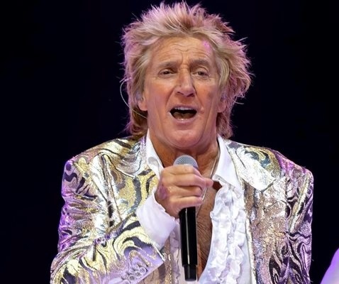 Род Стюарт дойде с две гардеробиерки в София