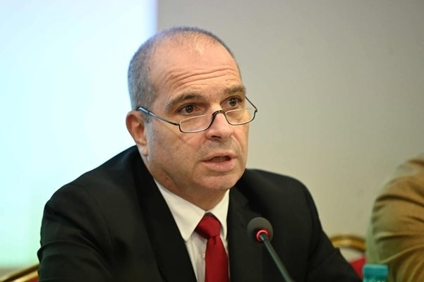 Министър Караджов поиска спешни мерки от ЕК за критичната ситуация на българо-гръцката граница