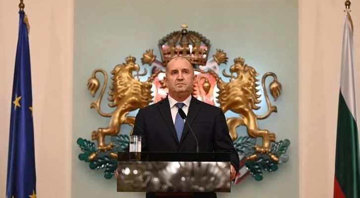 Президента Радев вика ГЕРБ-СДС и ПП-ДБ на консултации в понеделник