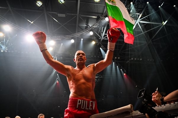 Кобрата загуби световната титла с нокаут