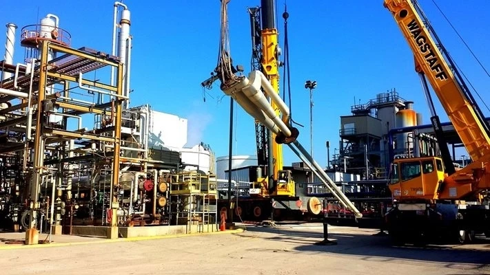 Украински дронове удариха две нефтени платформи на Лукойл в Каспийско море