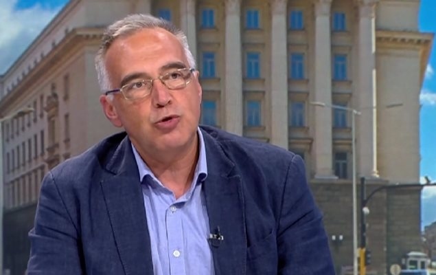 Кутев: Логично е Радев да подаде оставка веднага след завъртането на рулетката