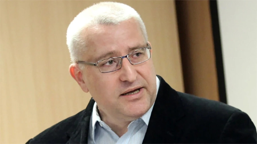 Проф. Светослав Малинов: Радев се намира в изпълнена с рискове ситуация