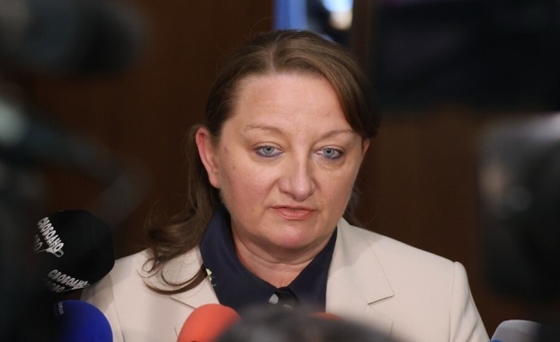 Сачева: Твърдо сме решени да влезем в еврозоната с приет бюджет