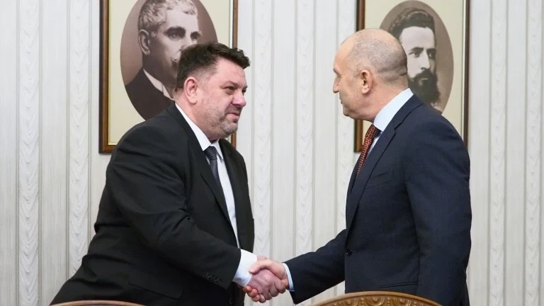 Румен Радев пред БСП: Хоросанът на градежа е общественото доверие