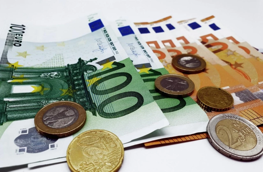 В интернет: Стартов пакет с евромонети на стойност €10,23 струва 40 лв.
