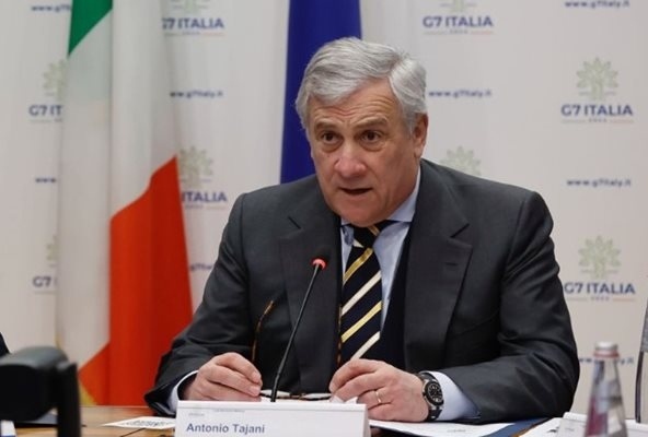 Мадрид предлага да е посредник в кризата между САЩ и Венецуела