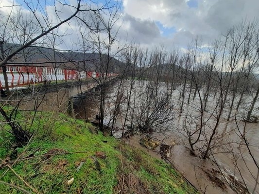 Язовир Ивайловград прелива