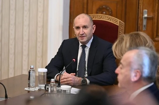 Премиерът отиде да вземе първия мандат за съставяне на правителство