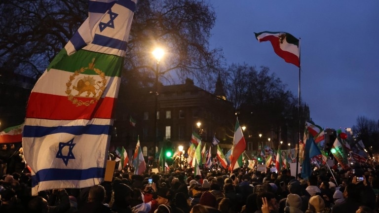 Броят на жертвите расте, Иран готов да преговаря с Вашингтон