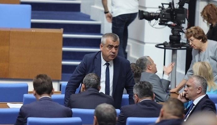 АПС нямат решение какво ще правят с третия мандат, май ще го задържат