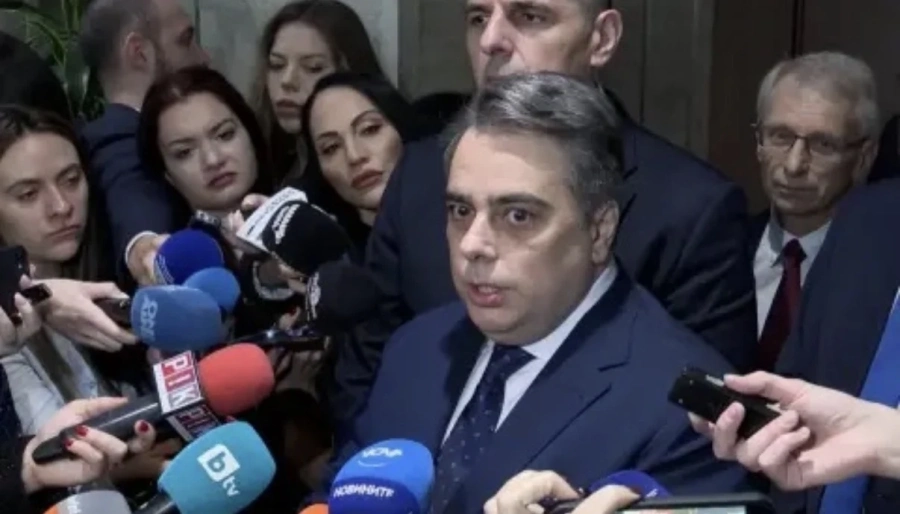 Асен Василев: Ще намалим драстично броя министерства, ако управляваме