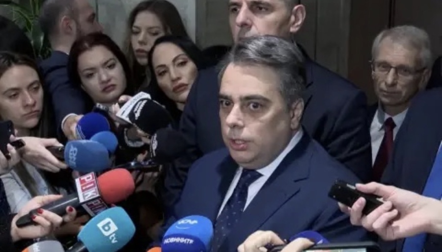 Асен Василев: Ще намалим драстично броя министерства, ако управляваме