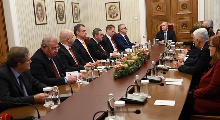 След сюрприза с АПС Радев гледа за вот след Великден