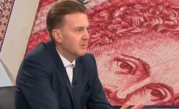 Икономист: Въвеждането на еврото си вървеше добре докато депутатите не се върнаха на работа