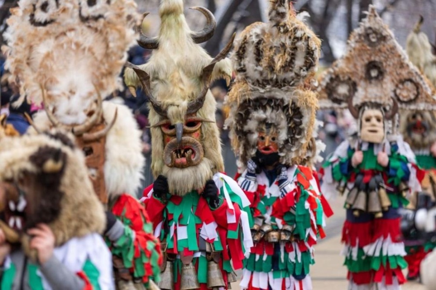 Пъстрата програма на Сурвa в Перник продължава: Какви изненади очакват жители и гости на града