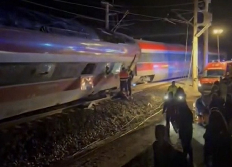 Най-малко 21 са жертвите на катастрофата със високоскоростни влакове в Испания