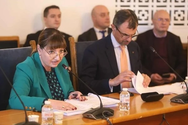 Депутатите от правната комисия се канят да приемат да се гласува с нови машини