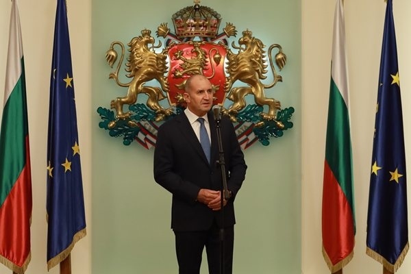 Румен Радев вече не е президент, Конституционният съд единодушно прие оставката му