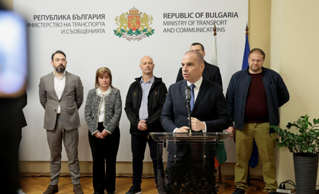 Караджов: Изграждаме национална мрежа от бързи зарядни станции за електромобили