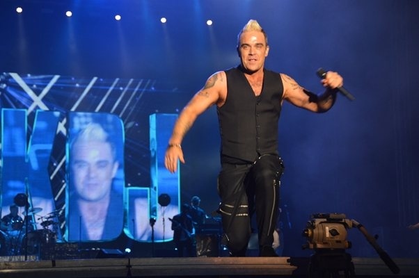 Роби Уилямс изпревари Бийтълс по брой албуми, оглавили британската класация