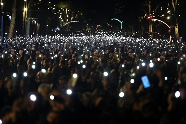 18 души арестувани след вчерашния антиправителствен протест в Тирана, двама се издирват