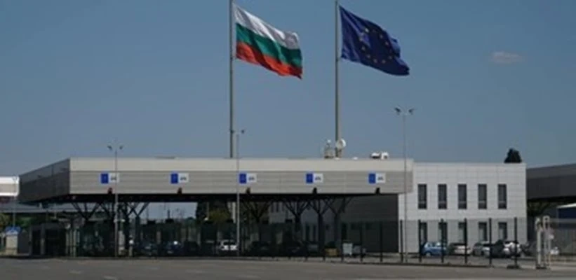 Автобус с 21 пътници, пътуващ от България за Измир, се запали на ГКПП Капъкуле
