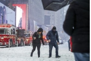 7 жертви и над 11 000 отменени полета заради мощната зимна буря, парализирала САЩ