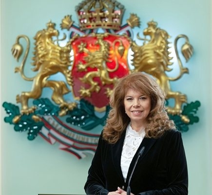 Илияна Йотова се среща с ръководството на БНБ в търсене на служебен премиер