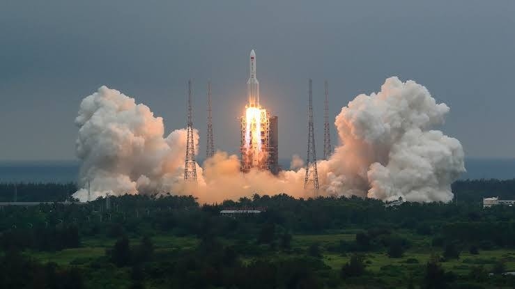 До часове: Неконтролирана китайска ракета ще падне над Европа