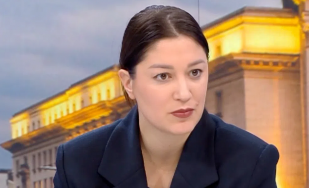 Социологът Евелина Славкова: Предизборната кампания започна, ситуацията на Йотова е много сложна