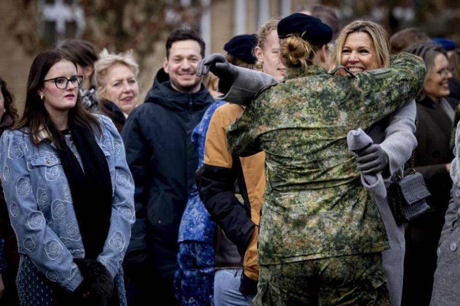 Нидерландската кралица Максима доброволно се записа за военна служба