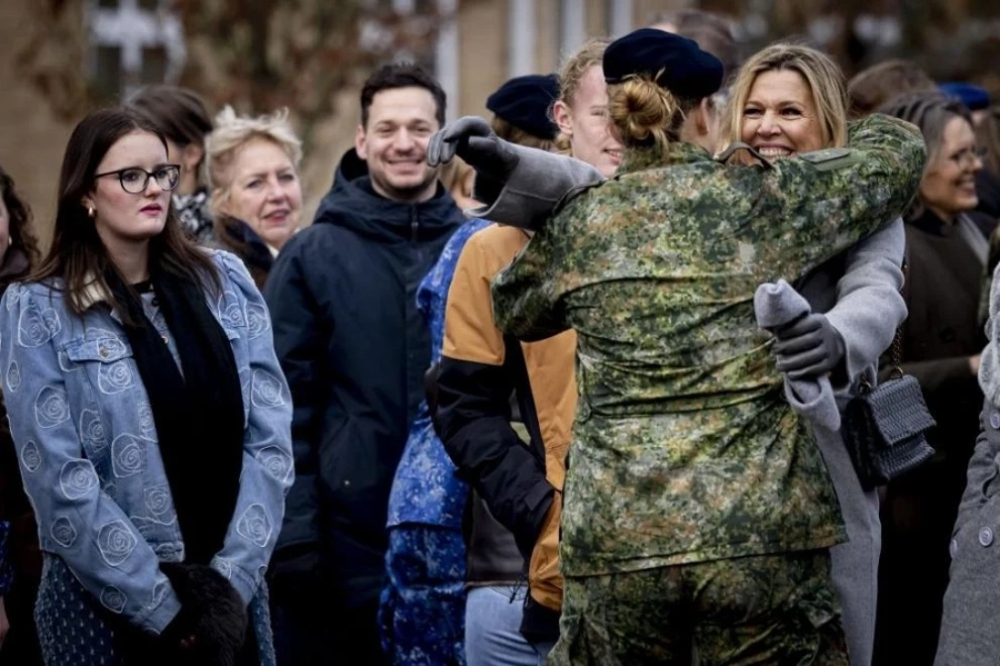 Нидерландската кралица Максима доброволно се записа за военна служба