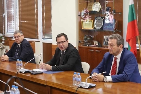 КЕВР: Глоби от 20 хил. до 1 млн. лв. за енергодружествата за надути януарски сметки за ток