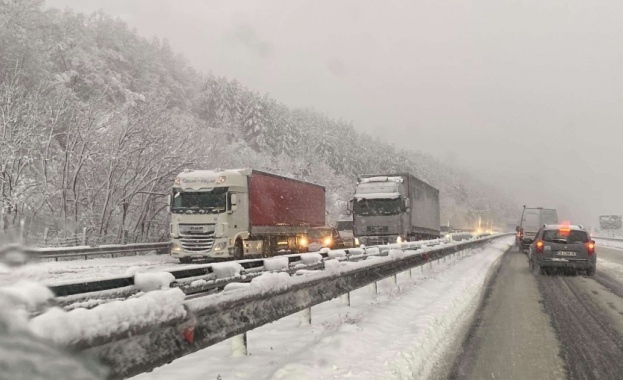 Валежи от сняг и дъжд и ново застудяване от новата седмица