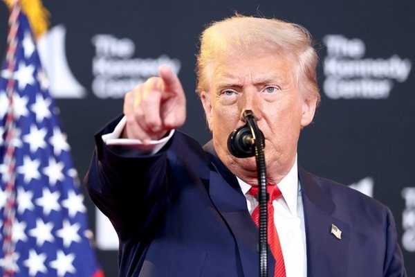 Един имейл и DHS на вратата: Плъзгат ли се САЩ към тоталитаризъм?