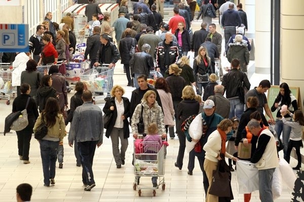 Минималната заплата у нас най-ниска, но българинът пазарува с нея повече от чех, естонец и латвиец