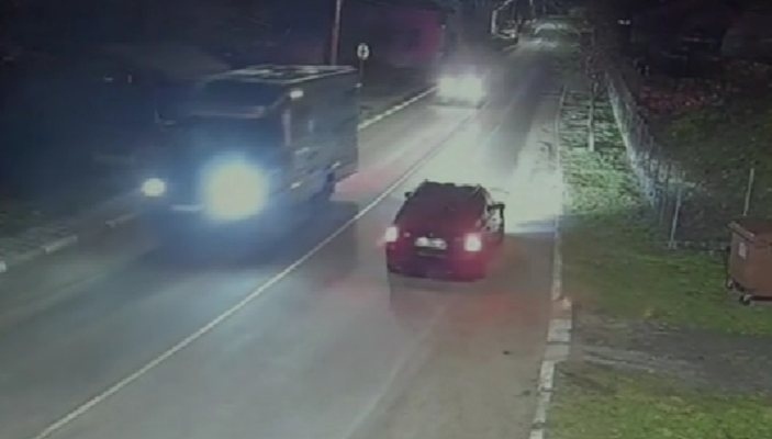 Вижте кадри от изтеглянето на кемпера, в който бяха открити трите тела край Околчица