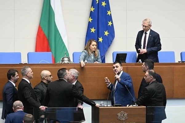 Скандал в парламента кой е виновен за шестте трупа от Петрохан