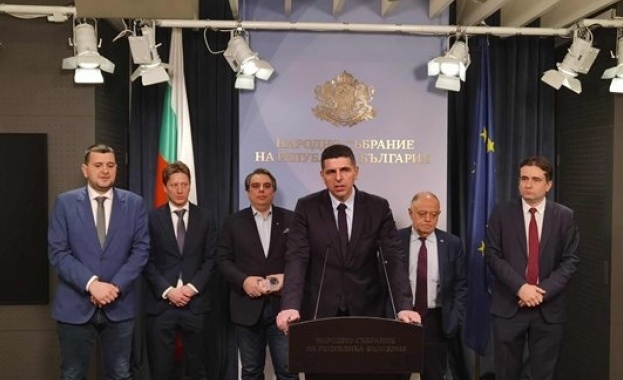 ПП-ДБ: Поне двама души в хижа Петрохан най-вероятно са били вербувани от ДАНС - искаме оставката на Деньо Денев