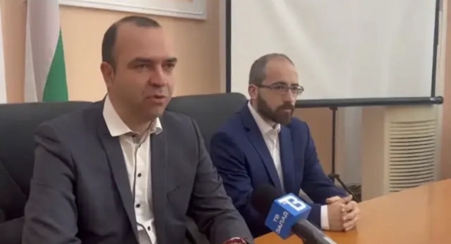 Апартамент, пълен с пачки, и архитектурата на мълчанието