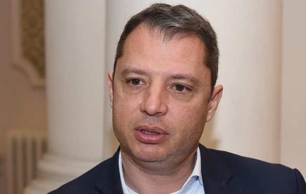 Делян Добрев отрече да напуска ГЕРБ и цитира Марк Твен: Слуховете за моята смърт са силно преувеличени