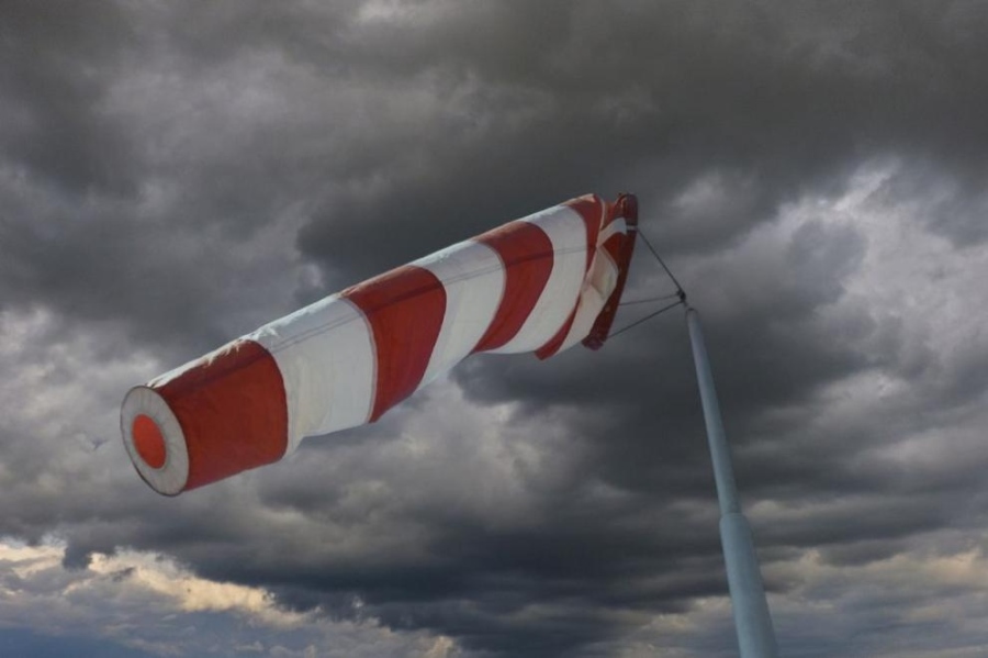 Жълт и оранжев код за опасно време: Силен вятър, виелици и снеговалежи обхващат страната